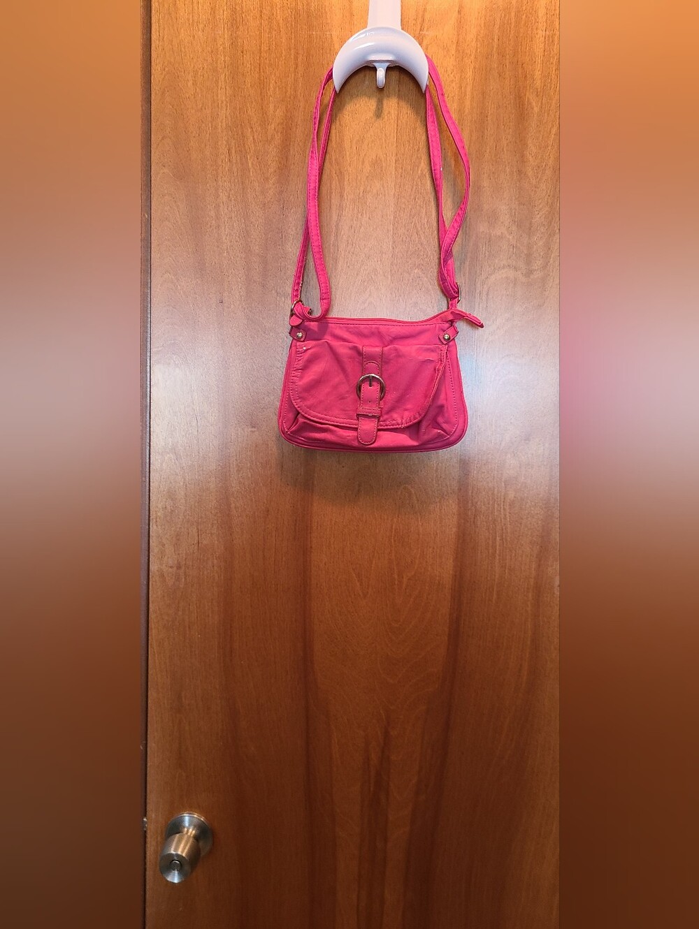 Stylish Pink Crossbody Bag with Buckle Detail